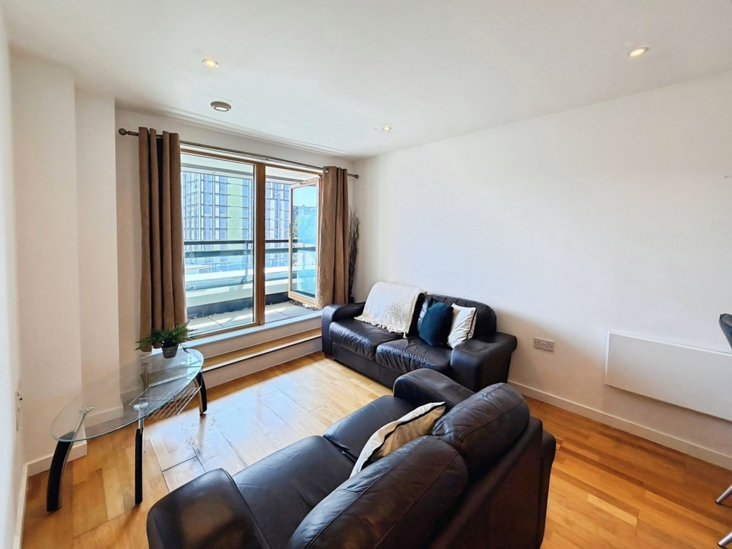 2 bedroom Flat for Letting The Gateway East, Marsh Lane