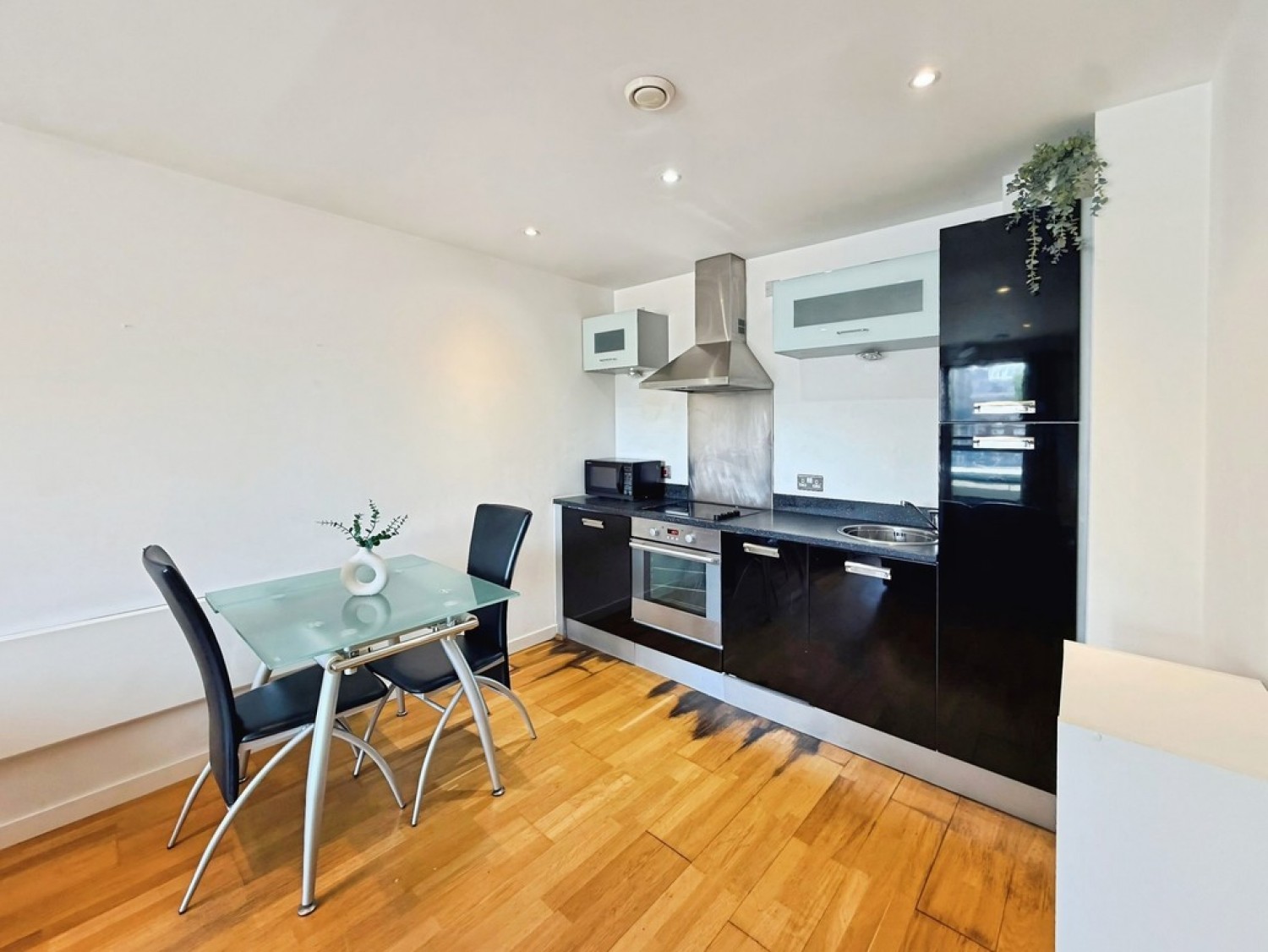 2 bedroom Flat for Letting The Gateway East, Marsh Lane