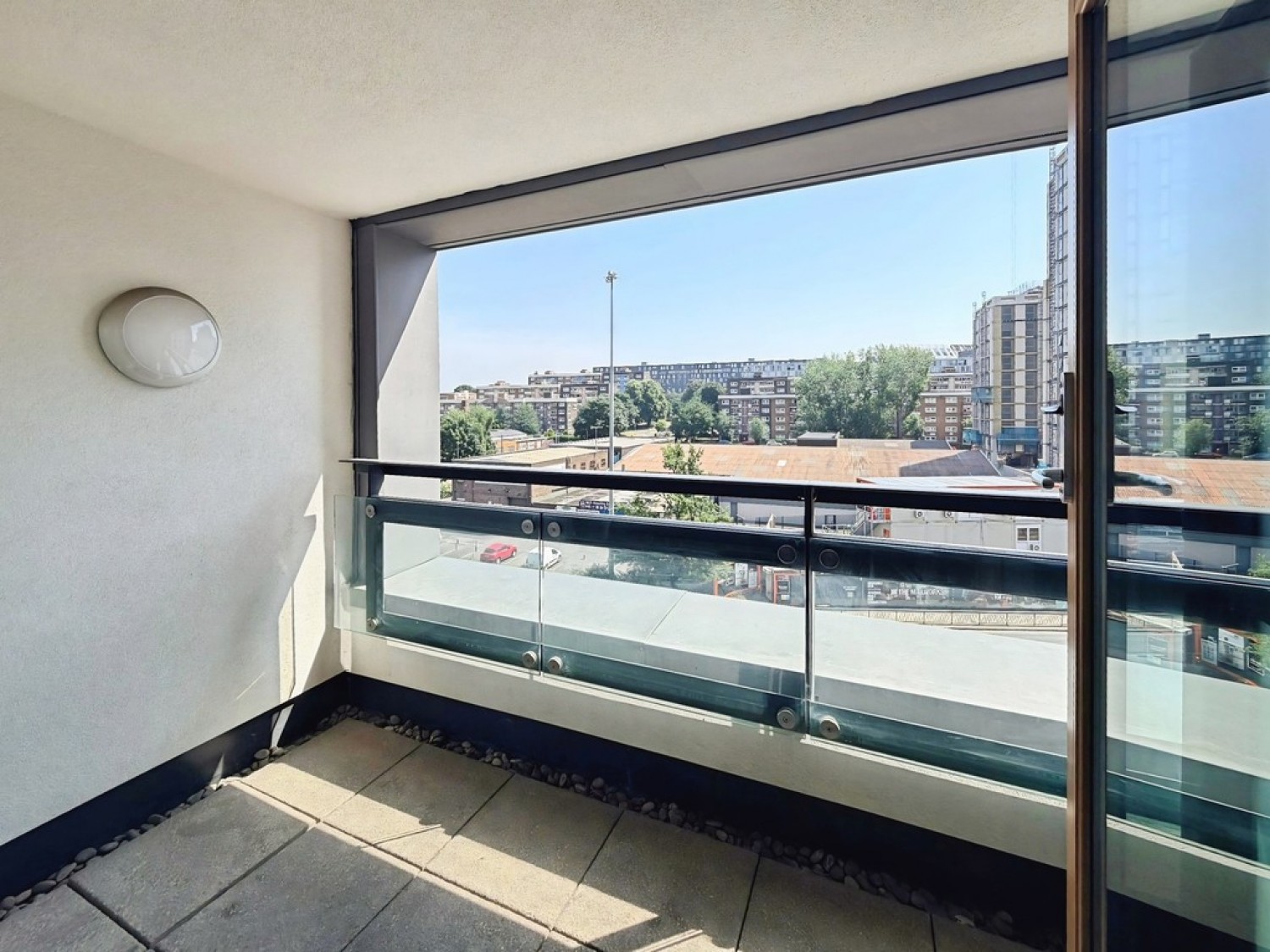 2 bedroom Flat for Letting The Gateway East, Marsh Lane