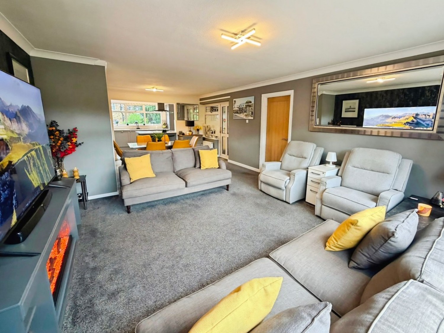 2 bedroom House for Sale Shadwell Lane, Alwoodley
