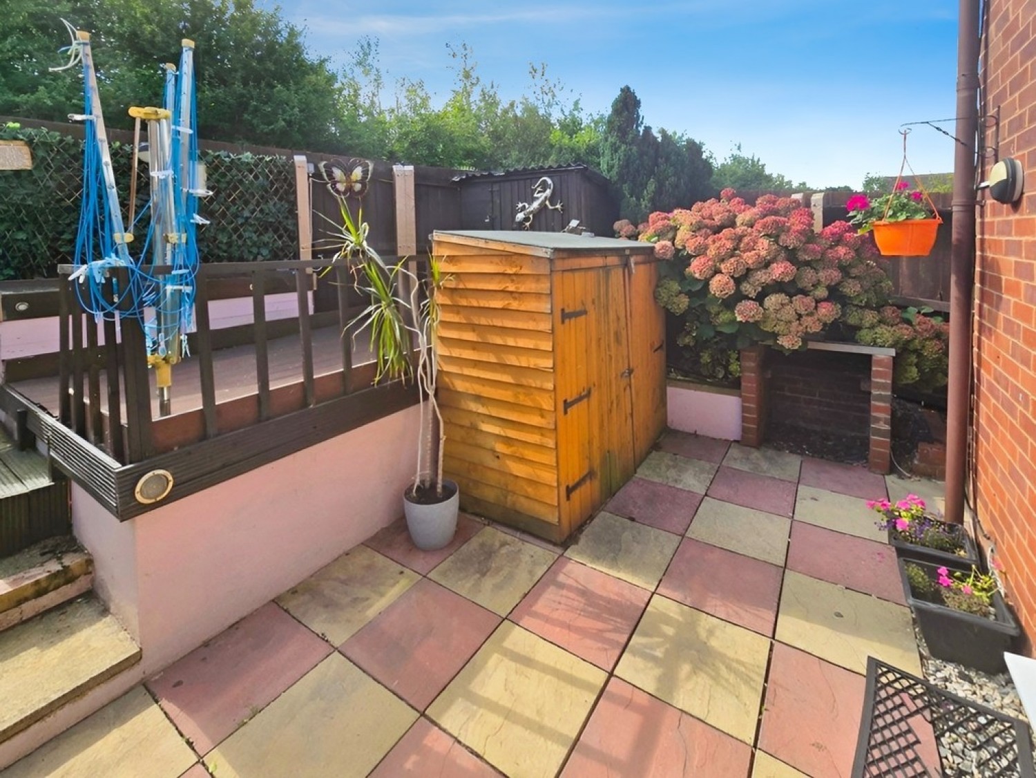 Britten Drive, Broadfields
