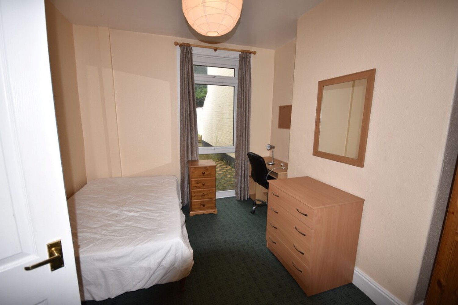 6 bedroom House for Letting Hillsborough Avenue