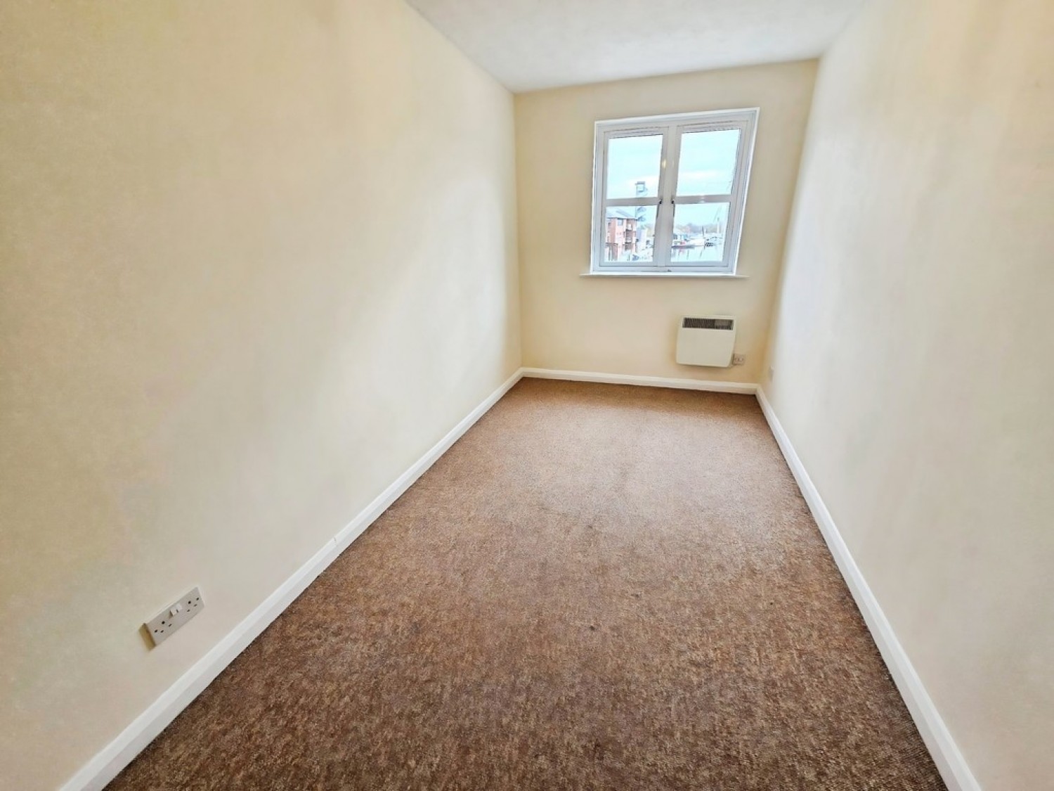 2 bedroom Flat for Letting Waterside