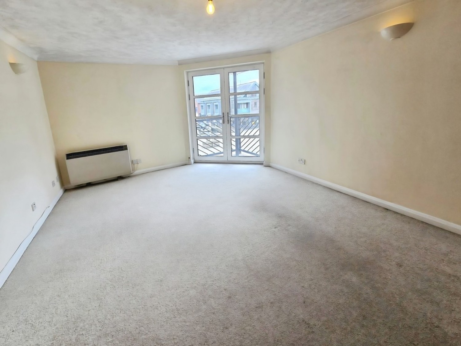 2 bedroom Flat for Letting Waterside