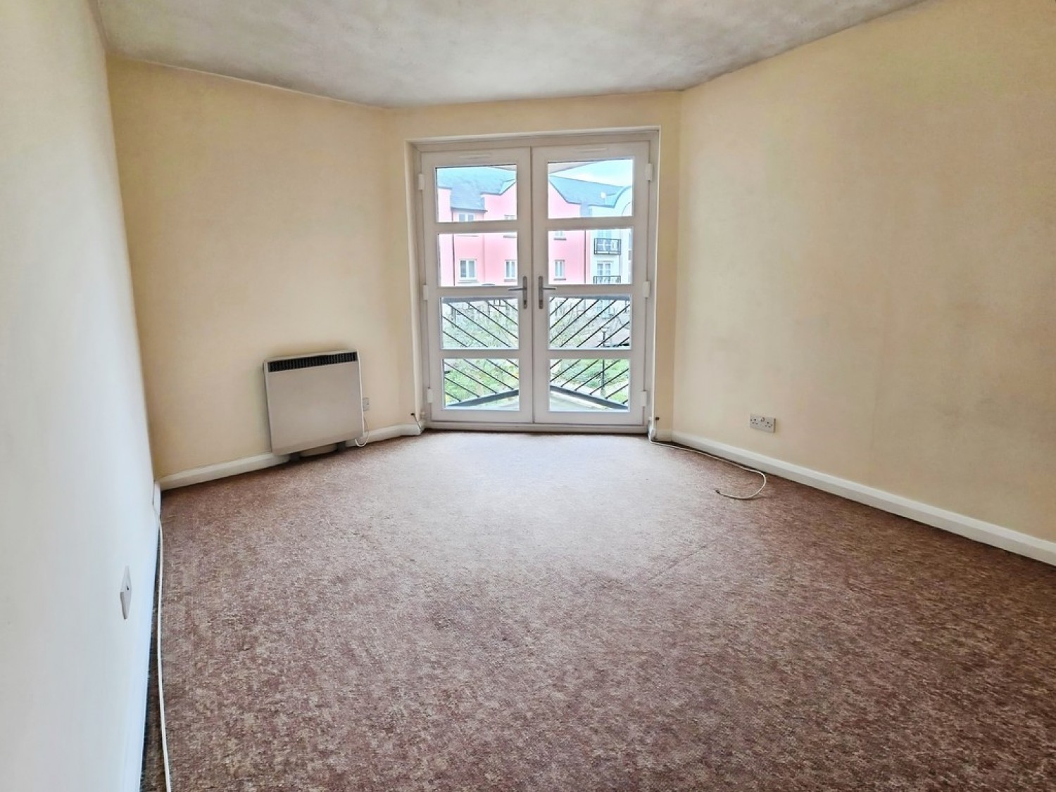 2 bedroom Flat for Letting Waterside