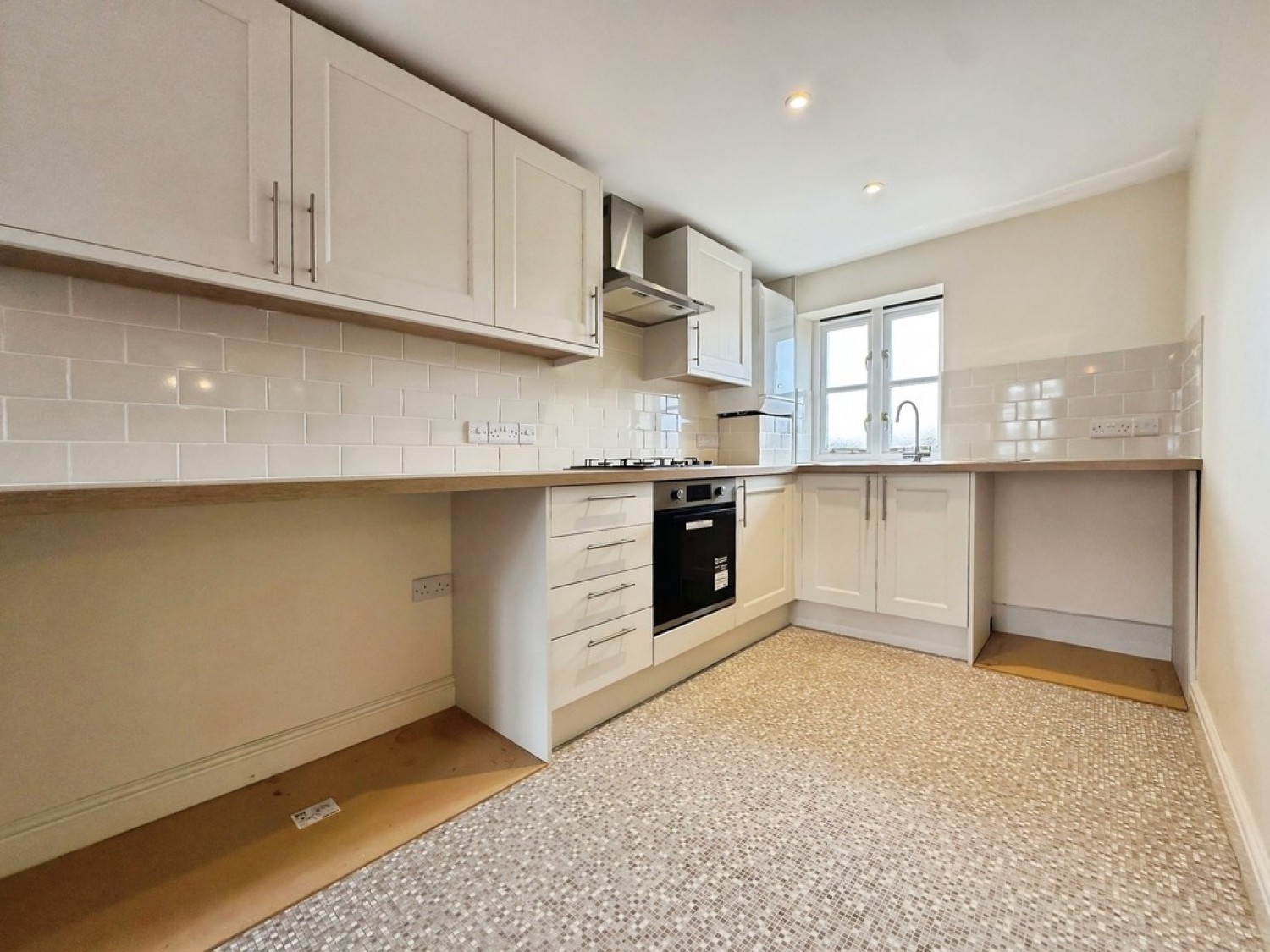 2 bedroom Flat for Letting Sivell Place