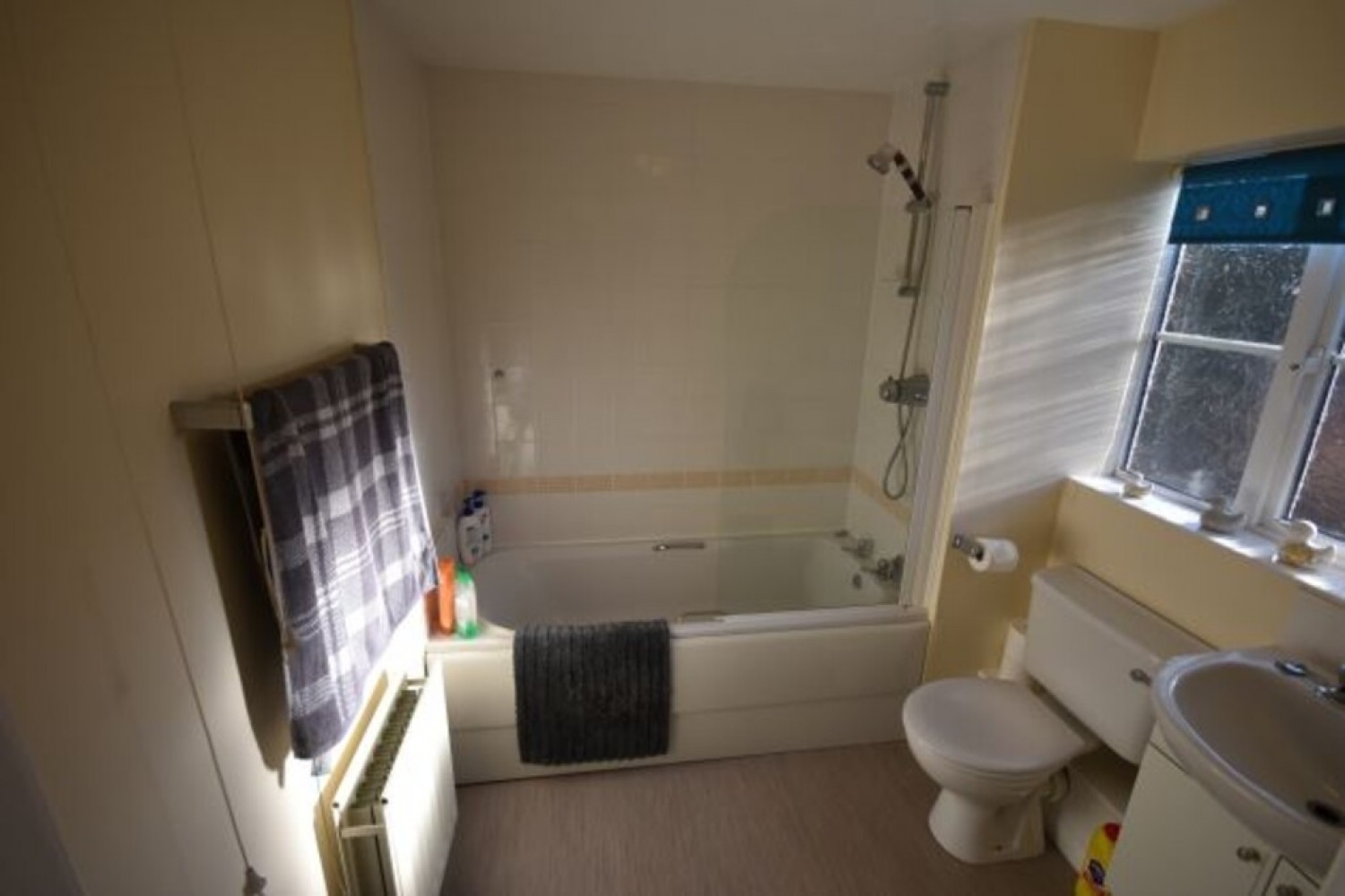 2 bedroom Flat for Letting Powlesland Road