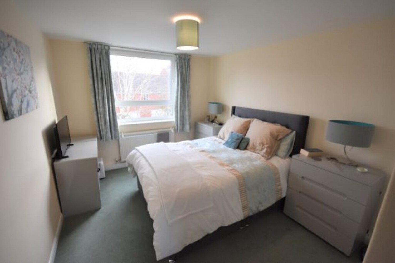 2 bedroom Flat for Letting Church Road