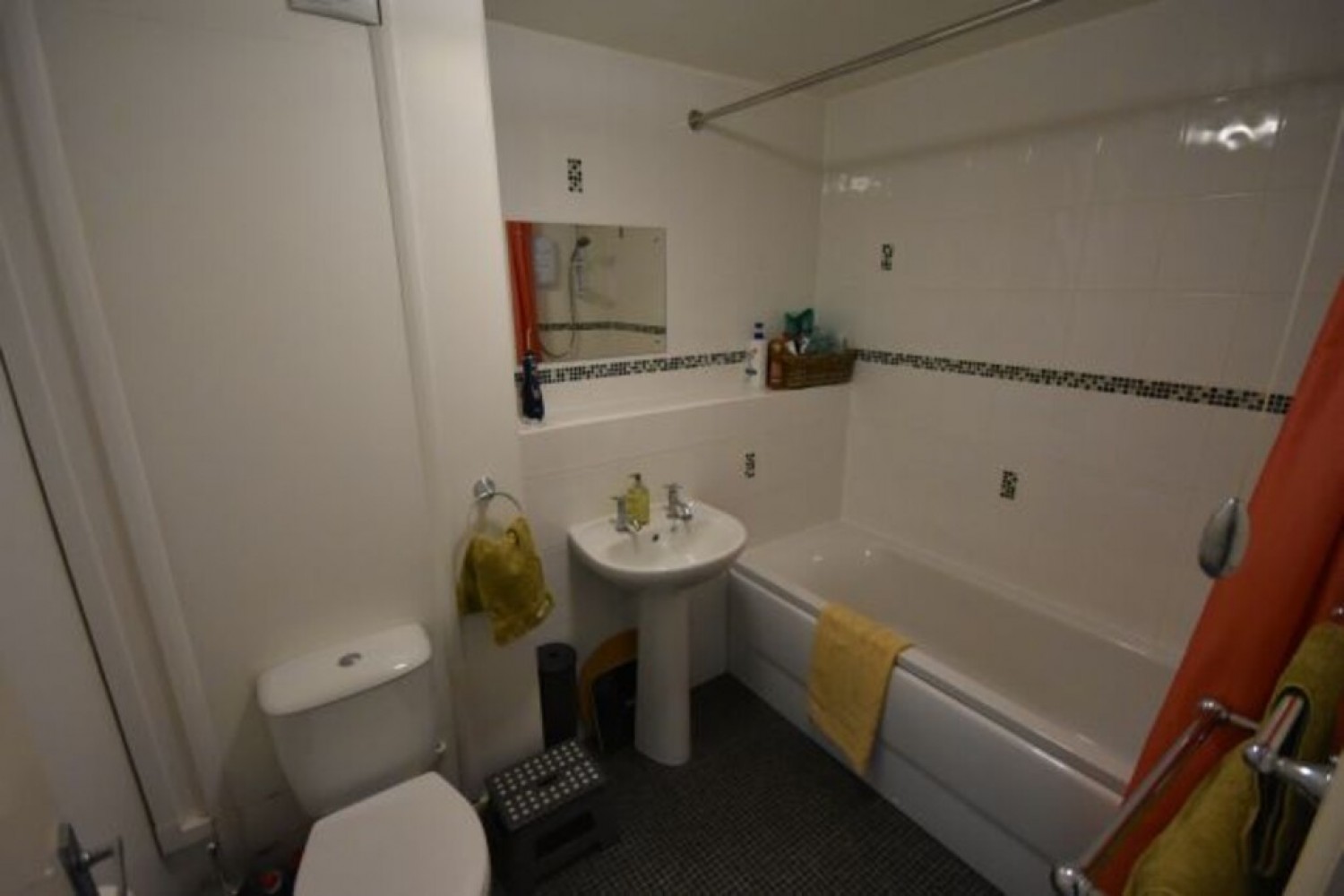 2 bedroom Flat for Letting Church Road