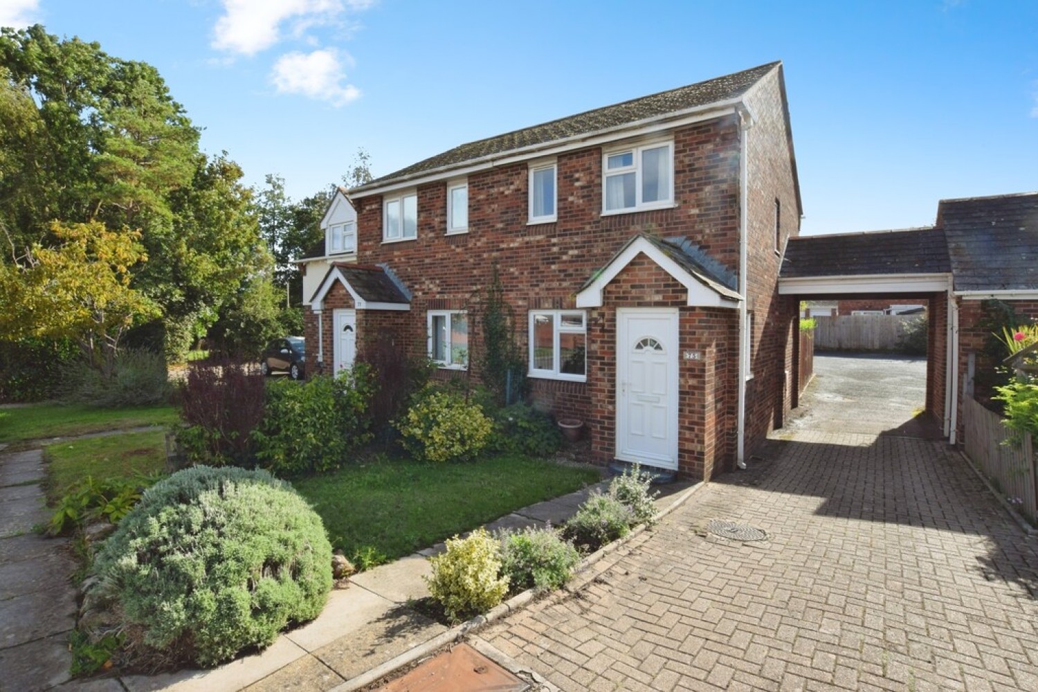 2 bedroom House for Sale Chantry Meadow