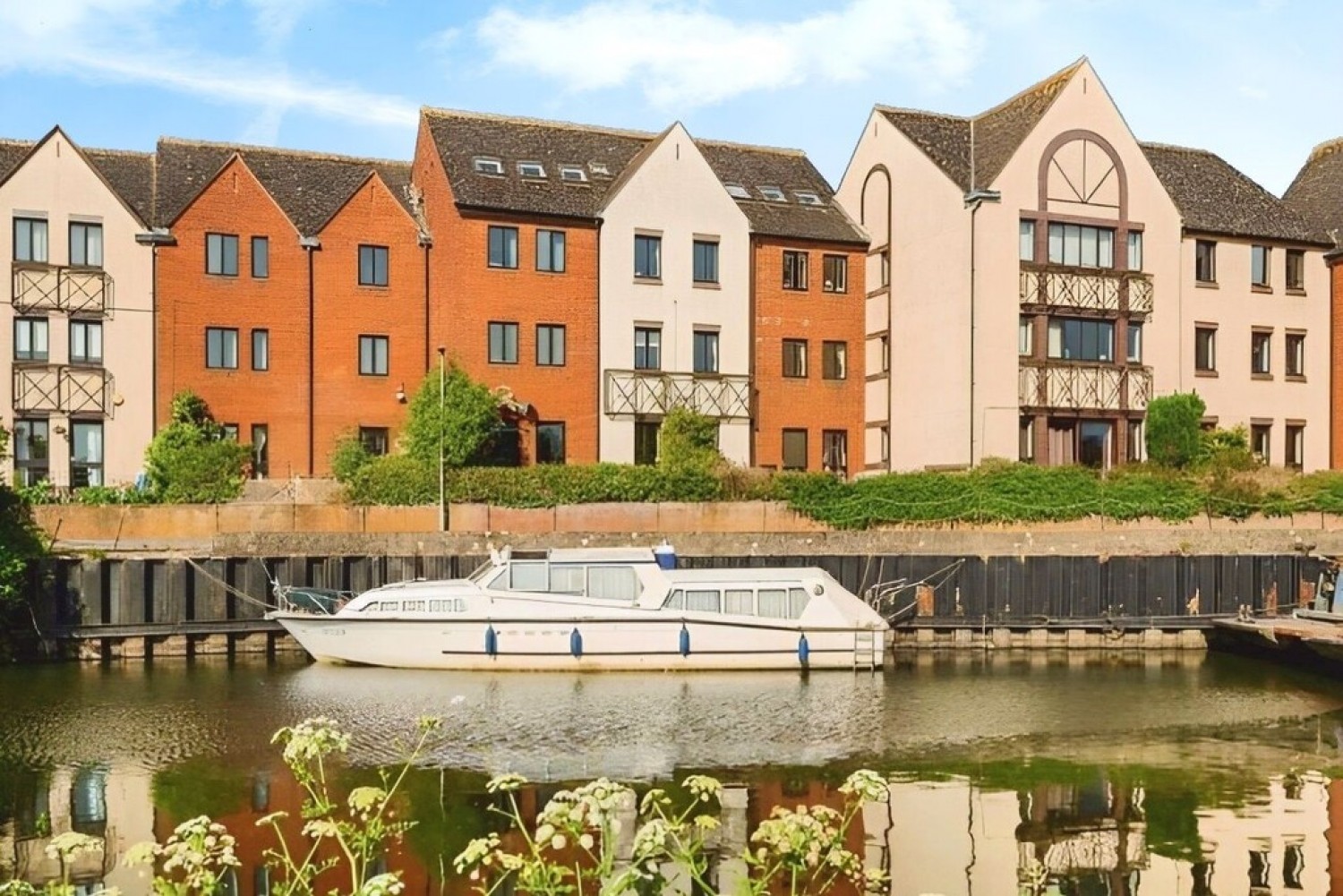 3 bedroom Flat for Sale Gabriels Wharf, Water Lane