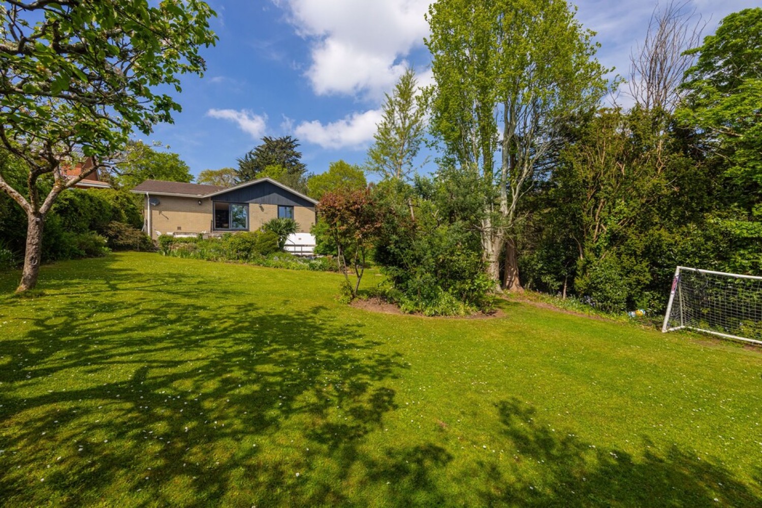 5 bedroom Bungalow for Sale Beech Avenue