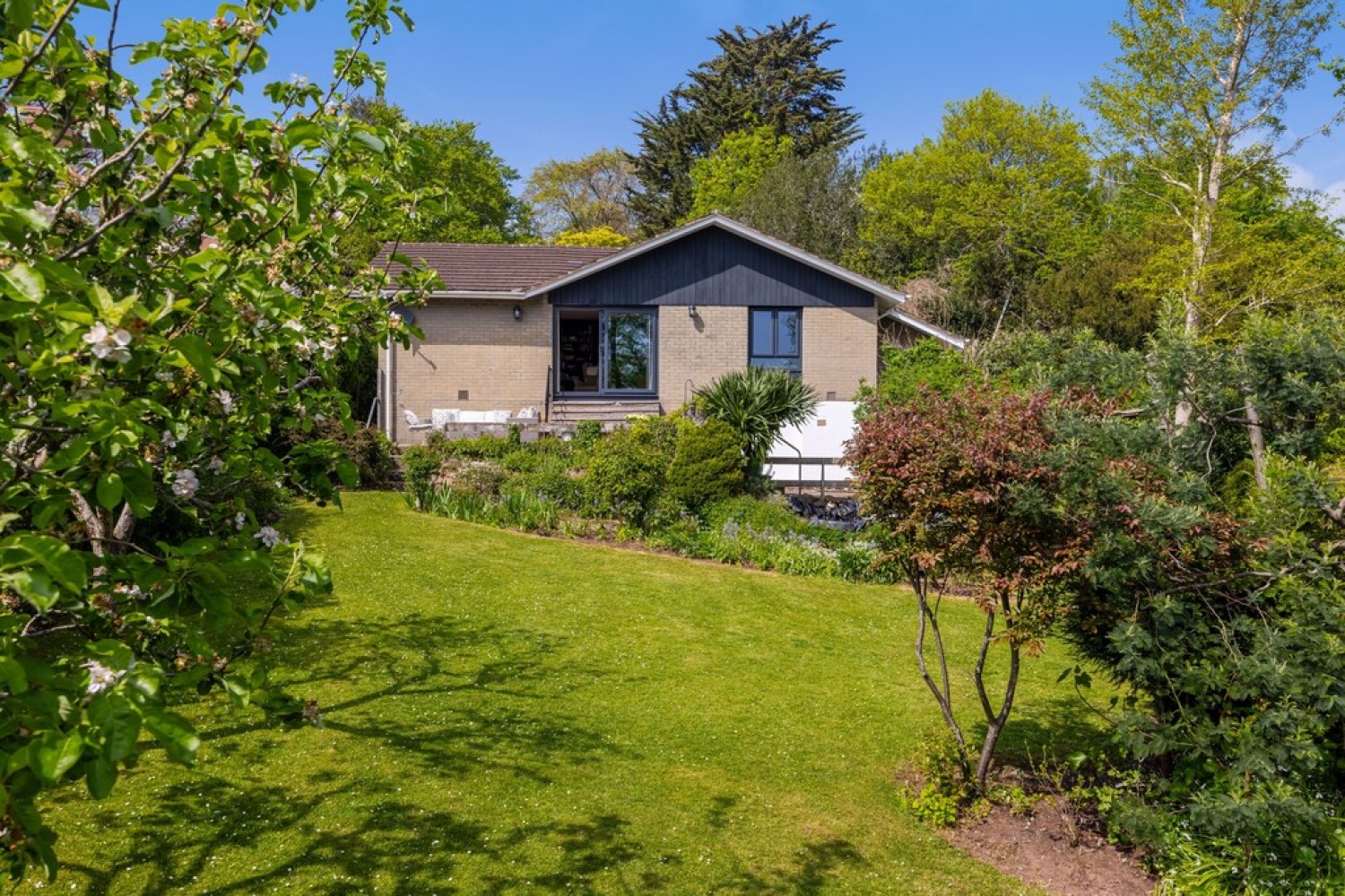 5 bedroom Bungalow for Sale Beech Avenue