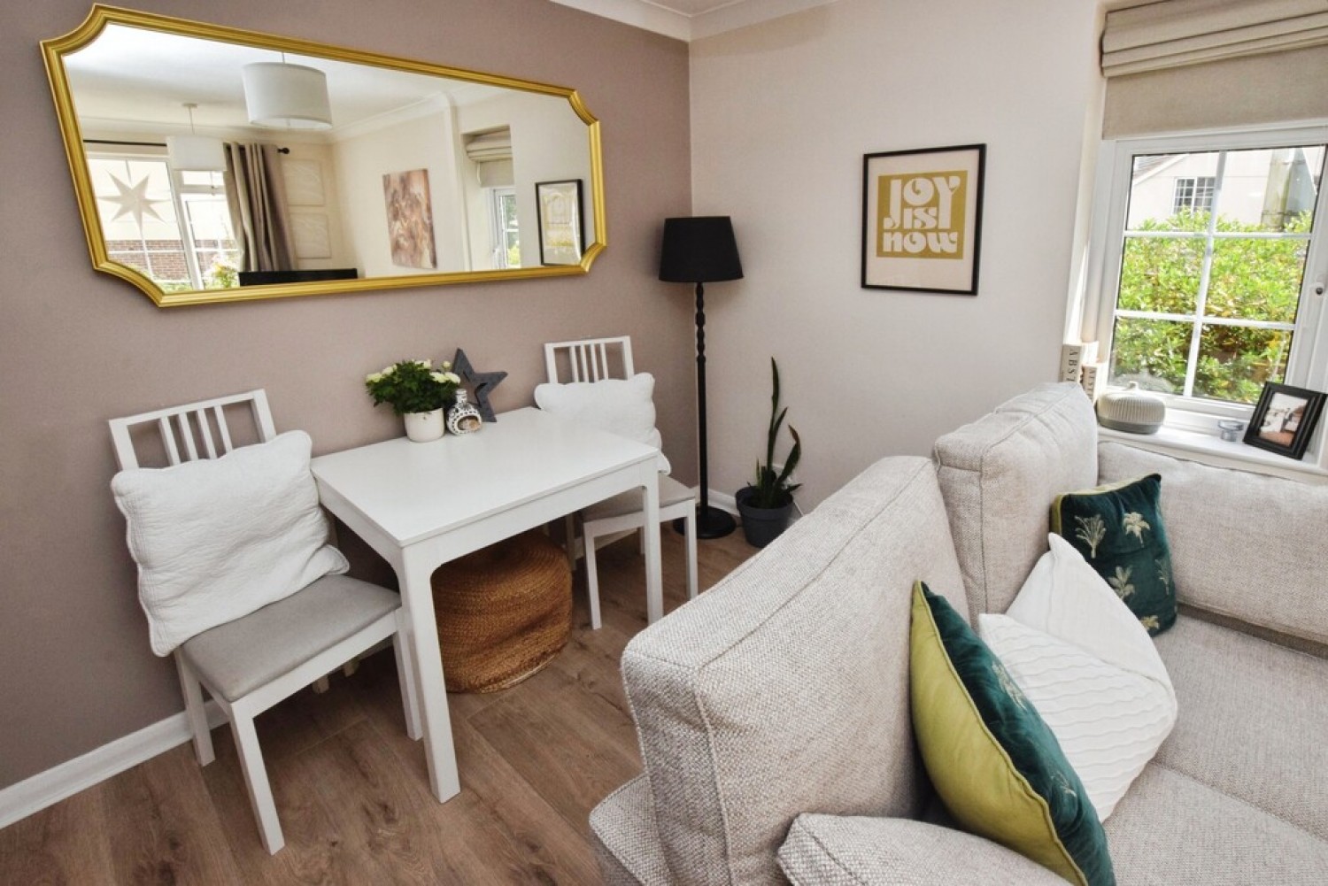 2 bedroom House for Sale Gloucester Road