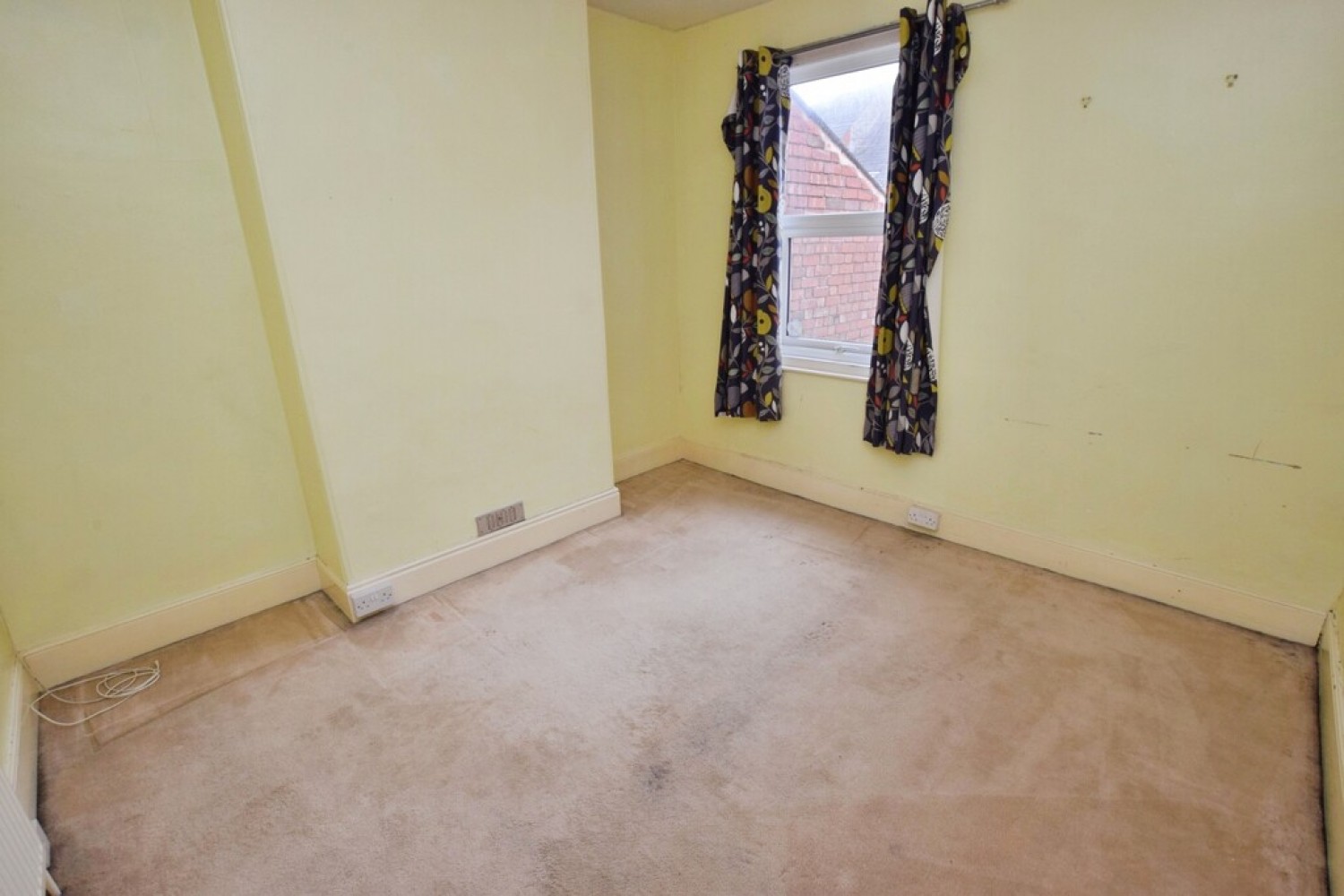 2 bedroom House for Sale Rosebery Road