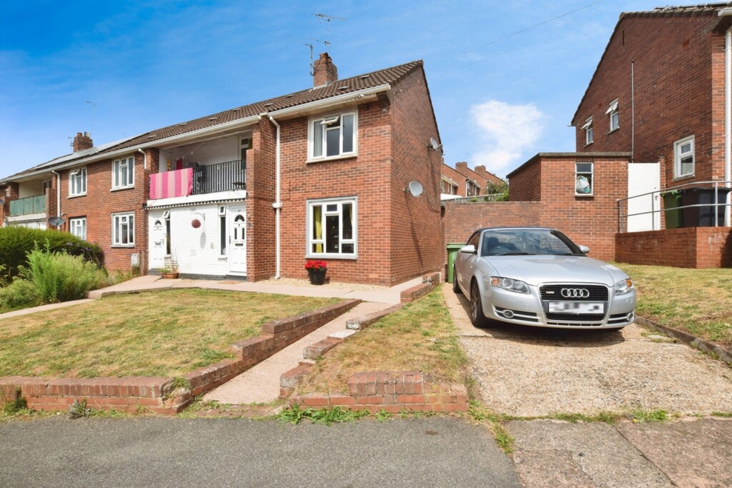 2 bedroom Flat for Sale Leypark Road