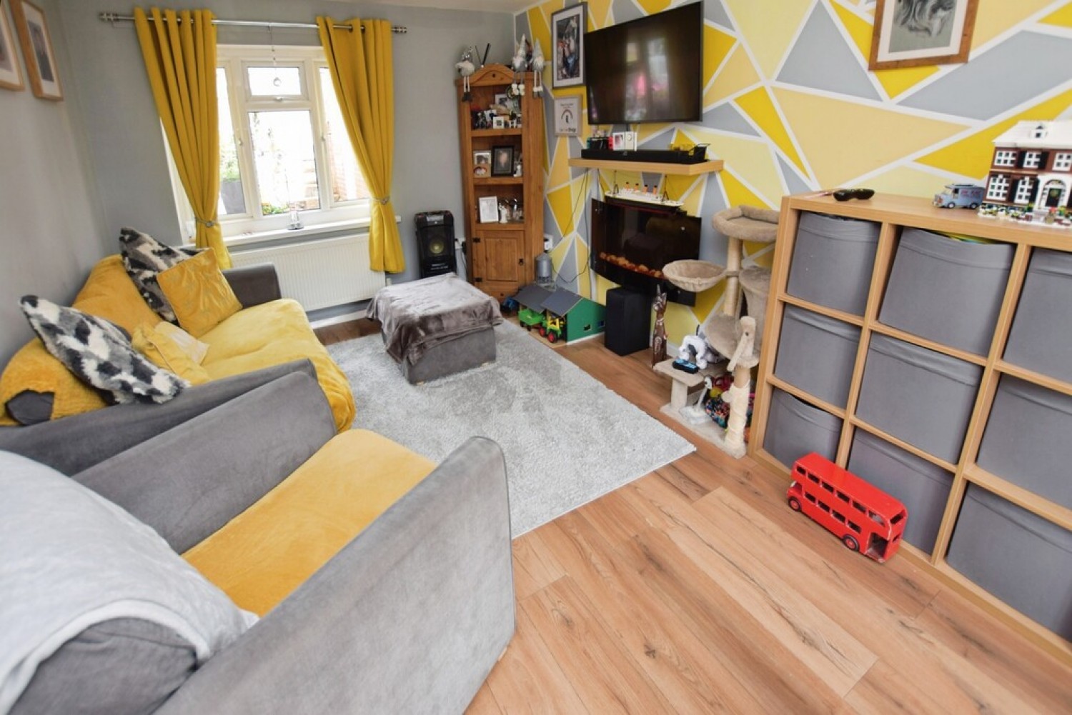 2 bedroom Flat for Sale Leypark Road