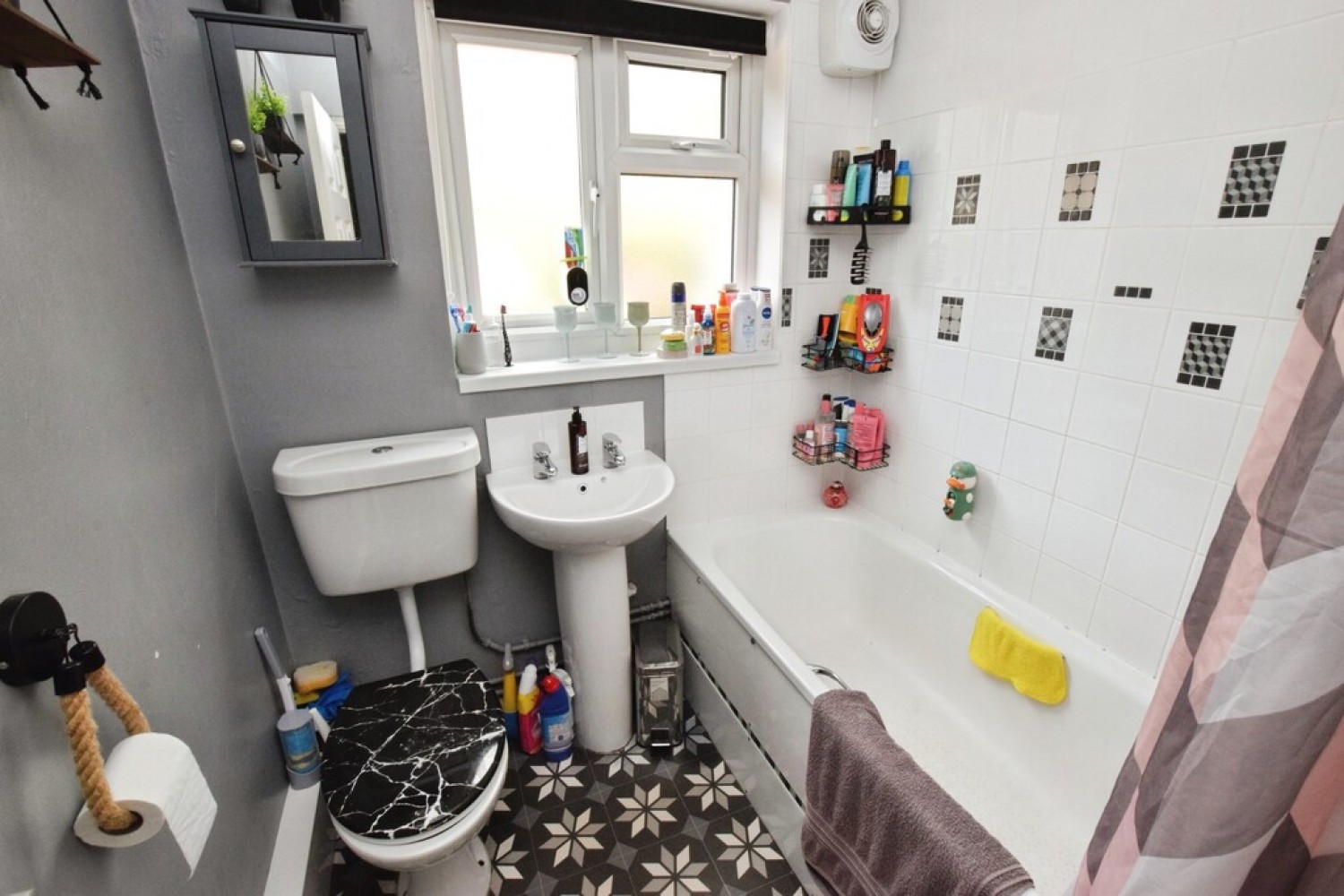 2 bedroom Flat for Sale Leypark Road