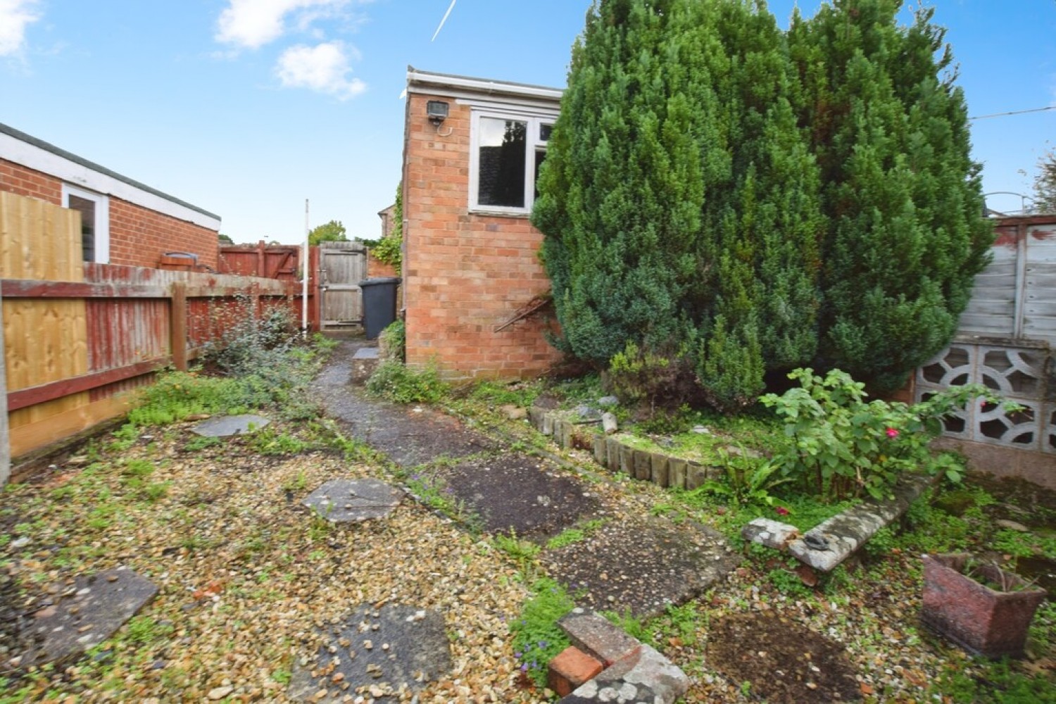 3 bedroom House for Sale Woodwater Lane