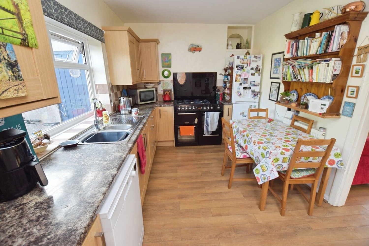 2 bedroom House for Sale Southport Avenue