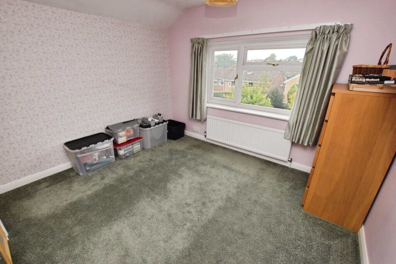 3 bedroom House for Sale Broadfields Road