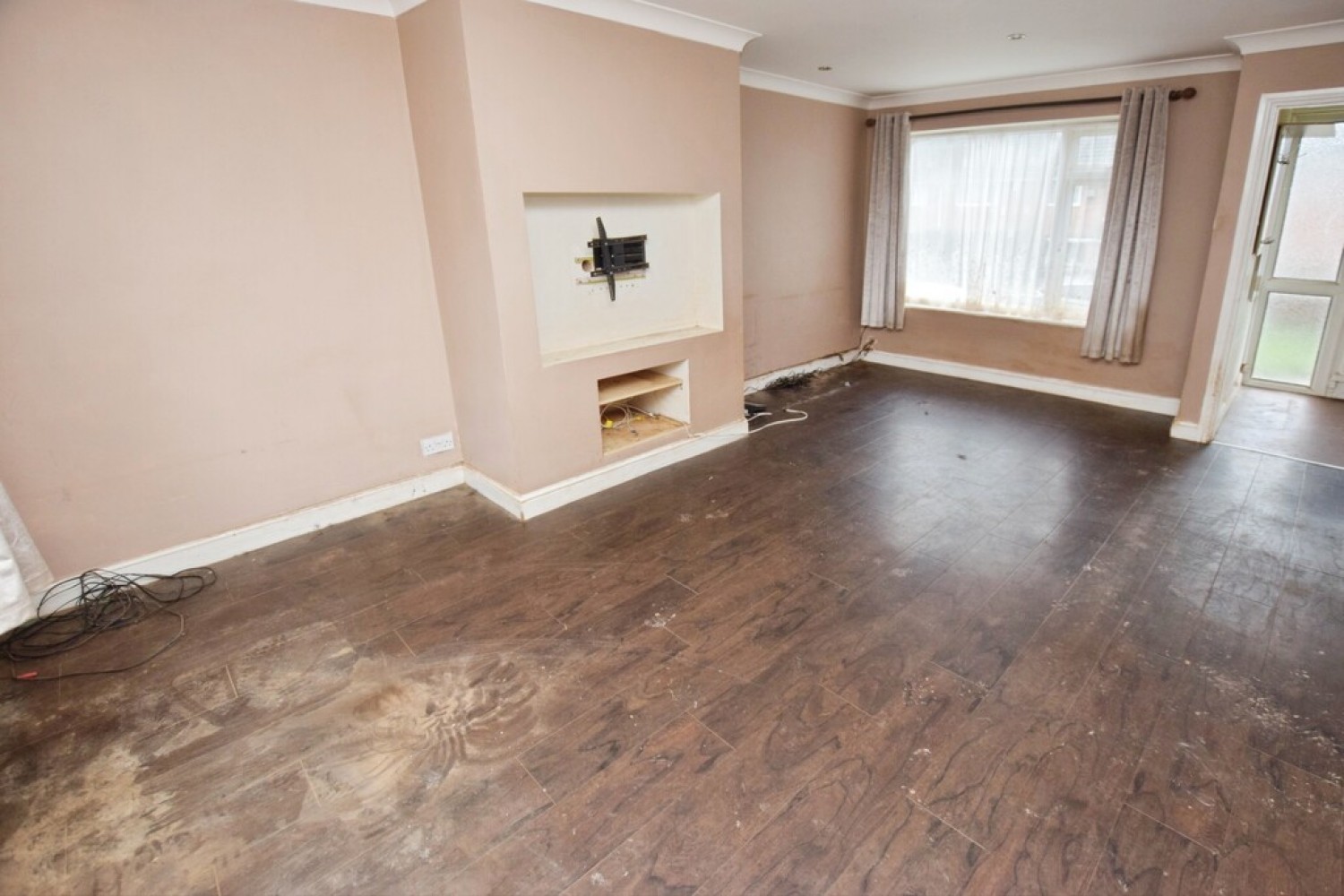 3 bedroom House for Sale Elaine Close