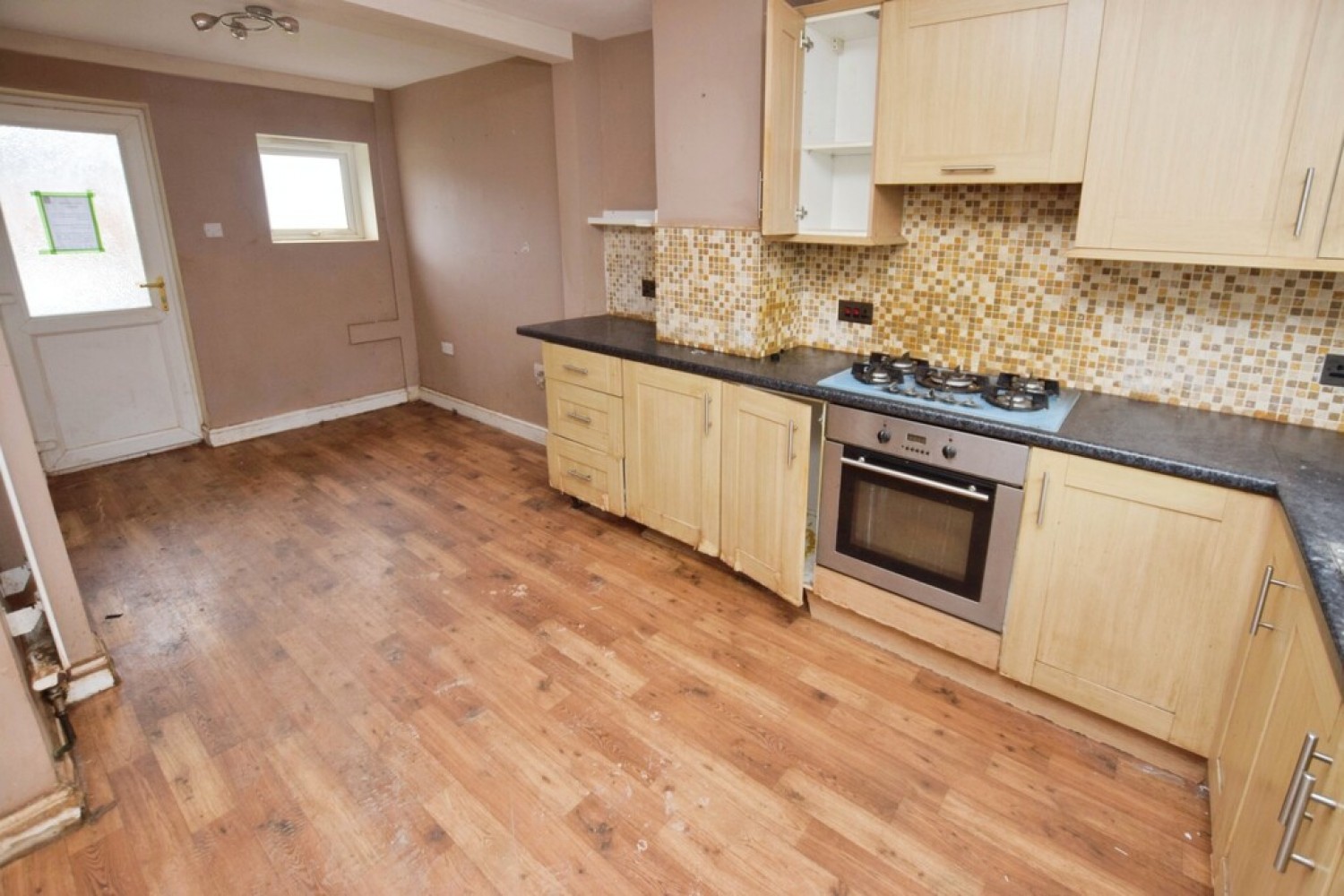 3 bedroom House for Sale Elaine Close