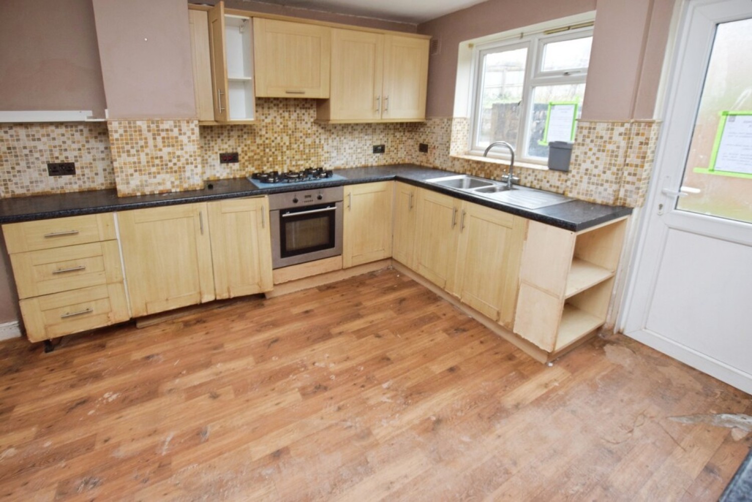 3 bedroom House for Sale Elaine Close