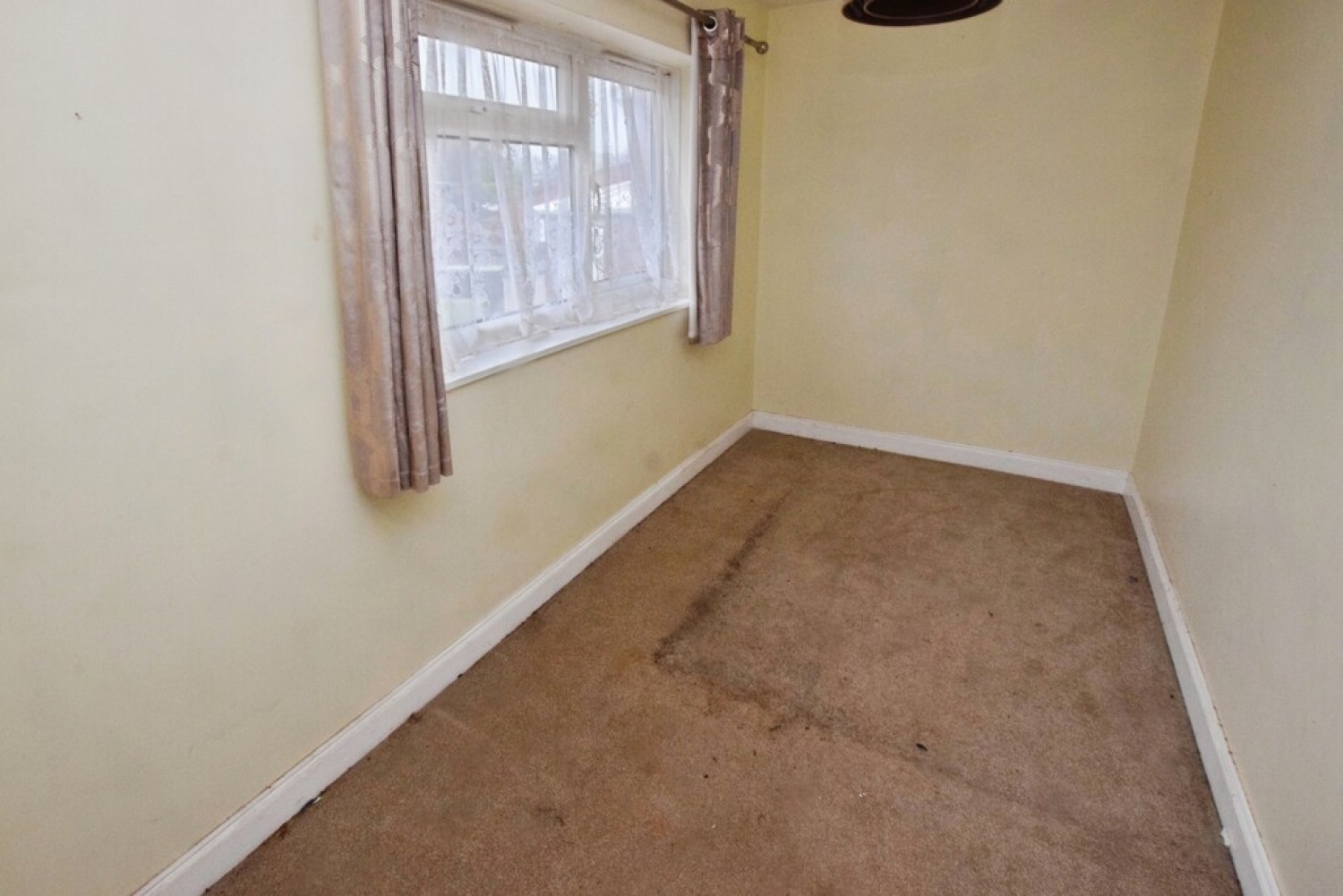 3 bedroom House for Sale Elaine Close