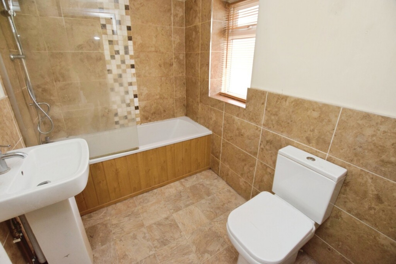 3 bedroom House for Sale Elaine Close