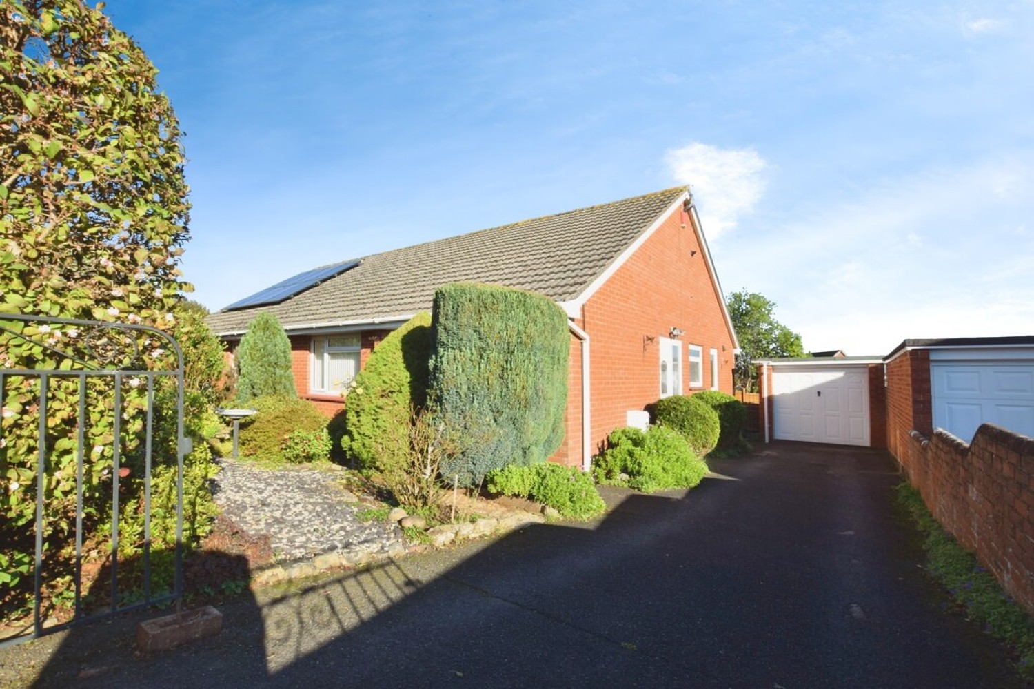 2 bedroom Bungalow for Sale Hampshire Close
