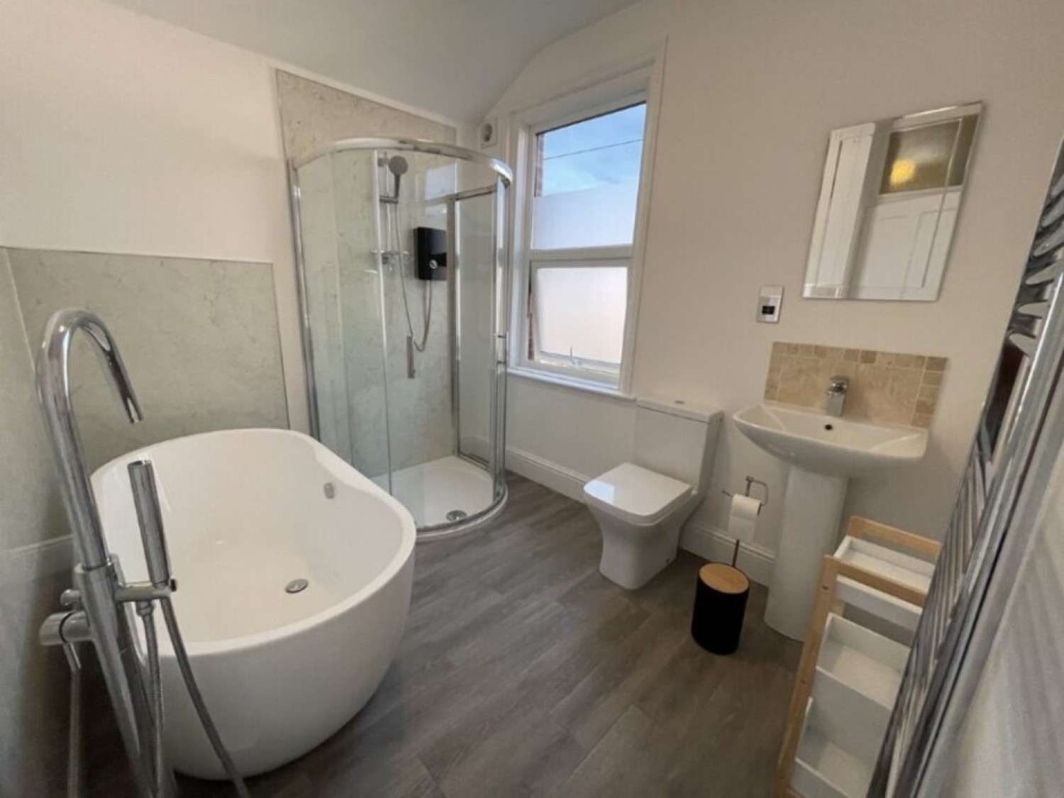 4 bedroom House for Sale Abbots Road