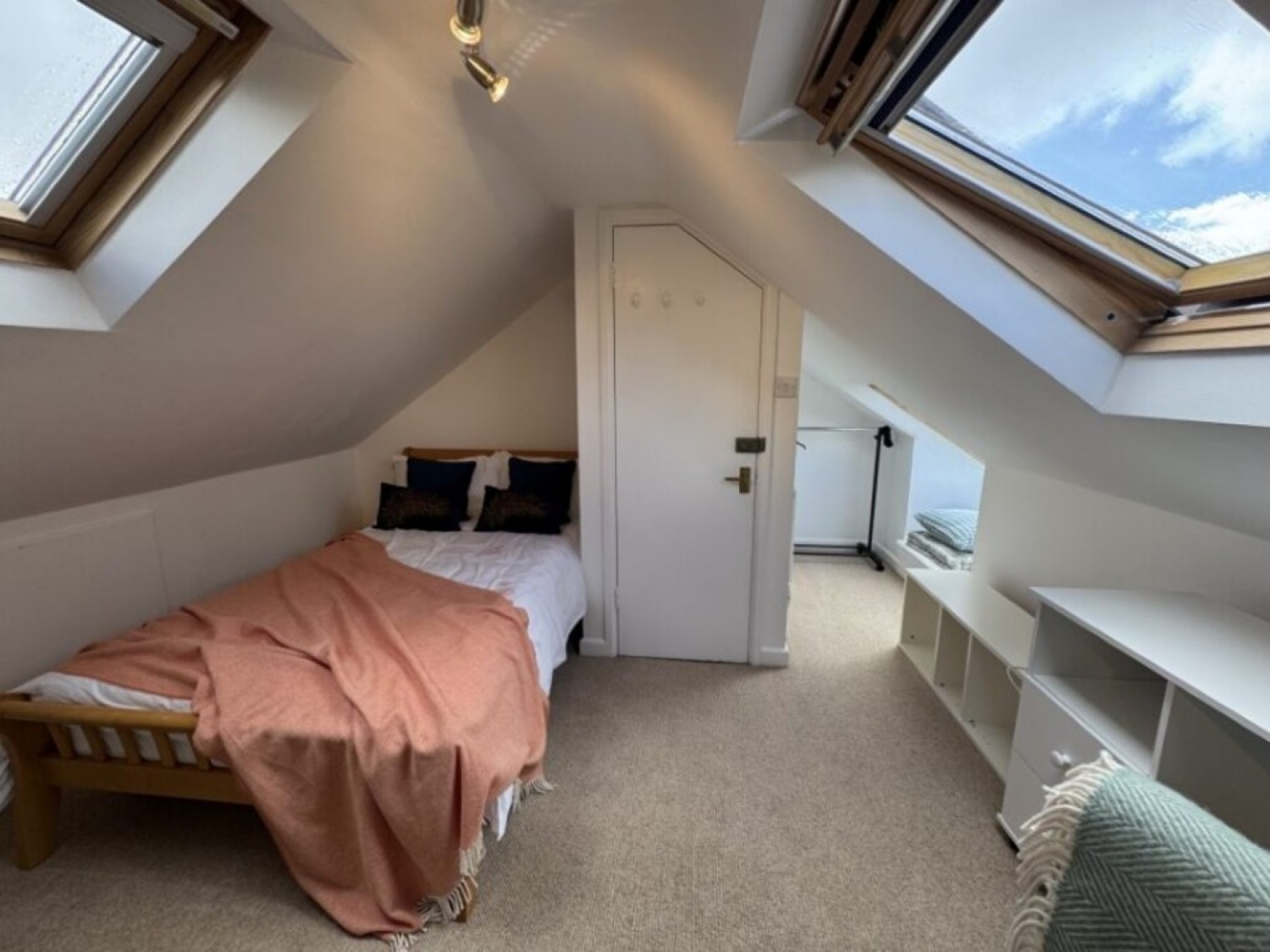 4 bedroom House for Sale Abbots Road