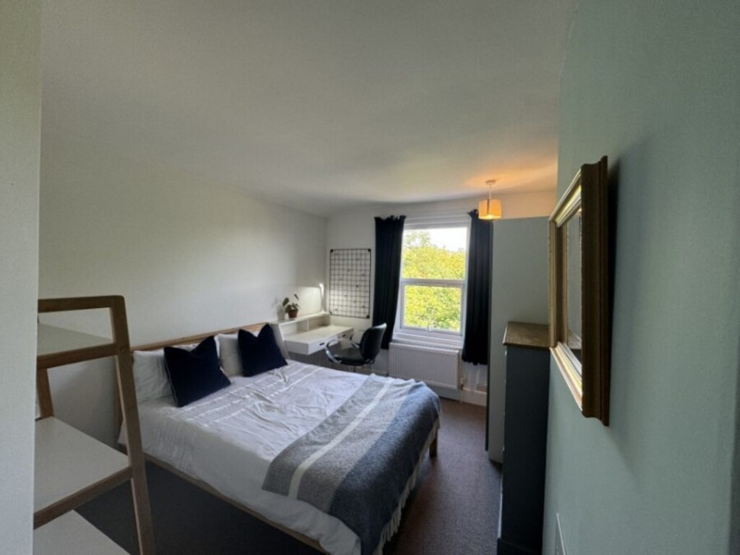 5 bedroom House for Sale Priory Road