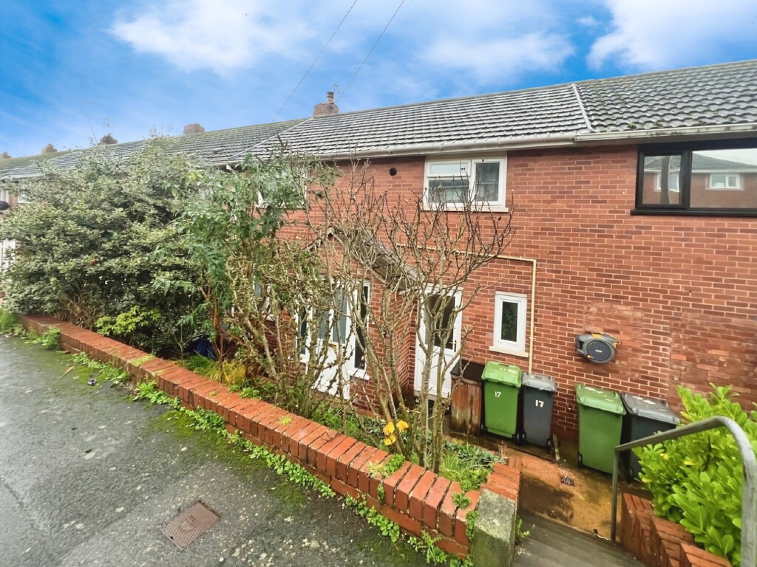 3 bedroom House for Sale Lloyds Crescent