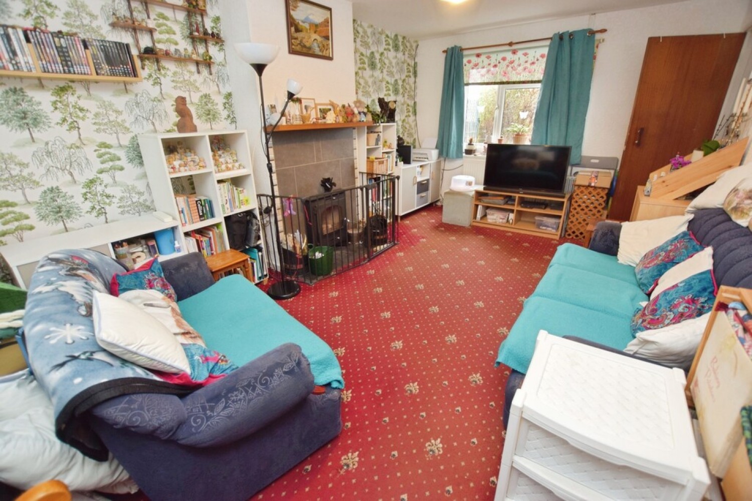 3 bedroom House for Sale Lloyds Crescent