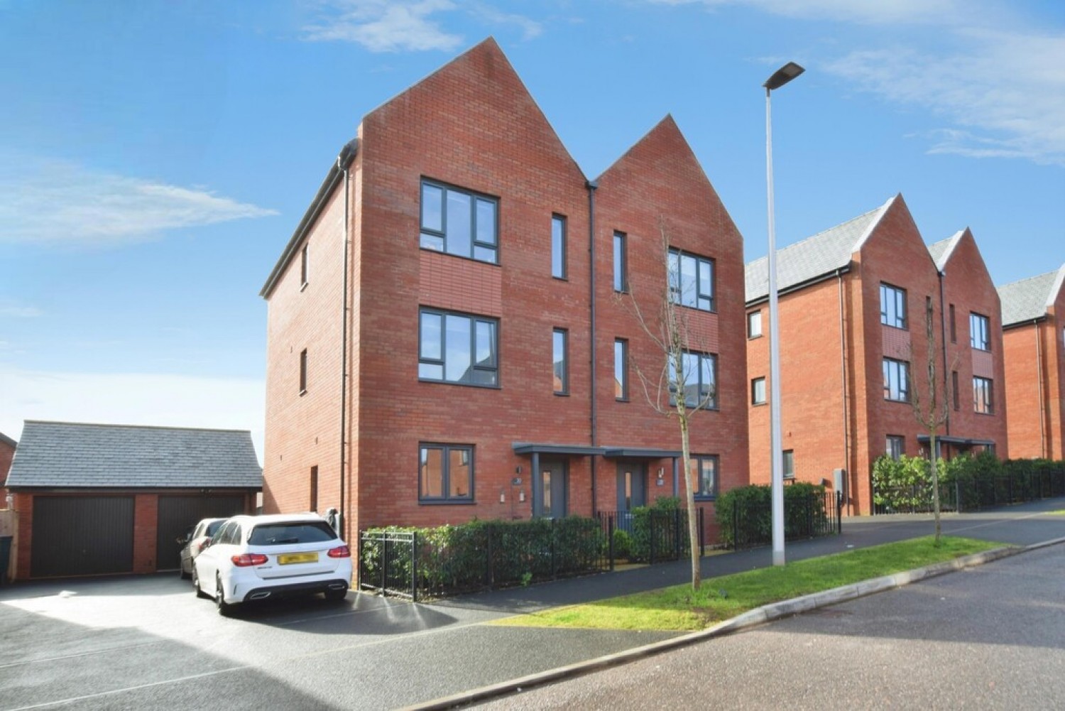 3 bedroom House for Sale Ellacott Road