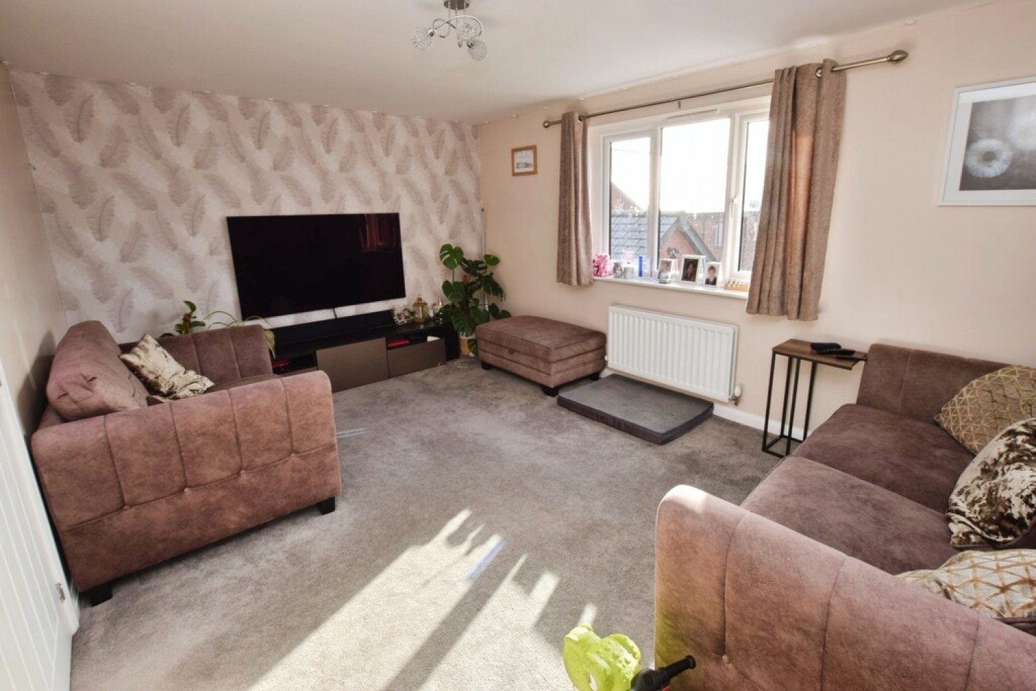 3 bedroom House for Sale Ellacott Road