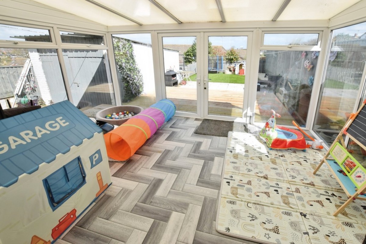 Elgar Close, Broadfields