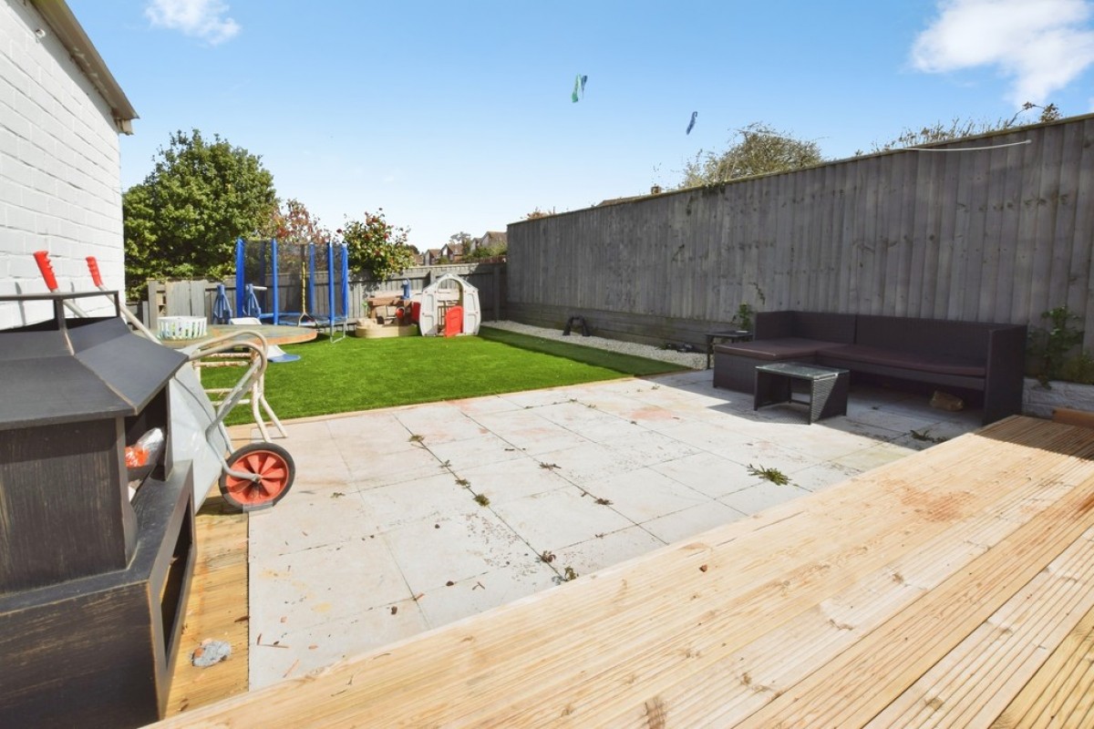 Elgar Close, Broadfields