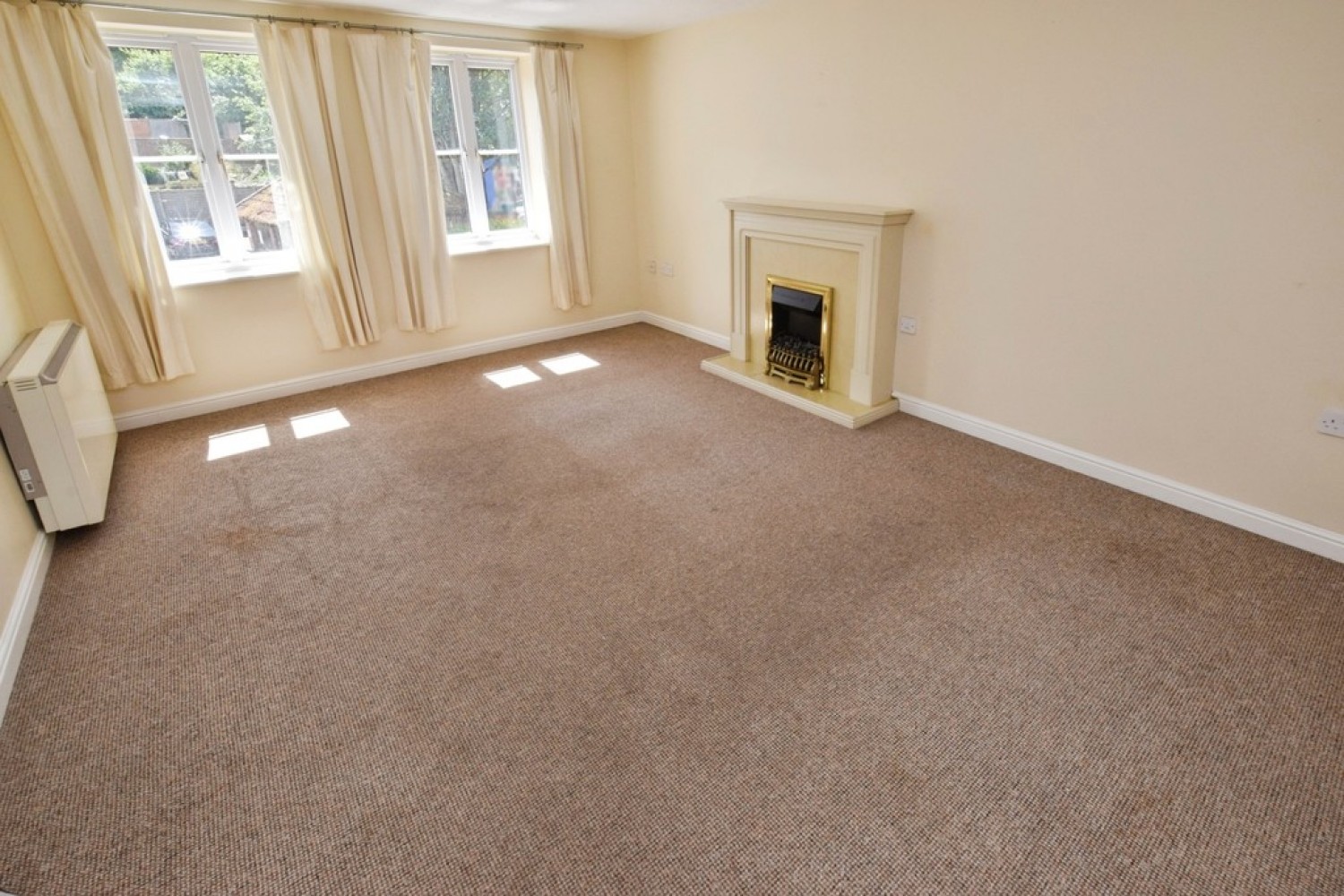 2 bedroom Flat for Sale Kinnerton Way