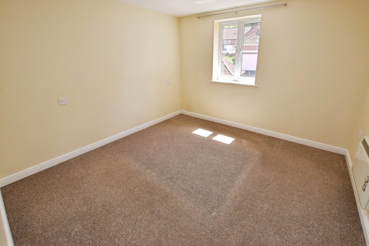 2 bedroom Flat for Sale Kinnerton Way