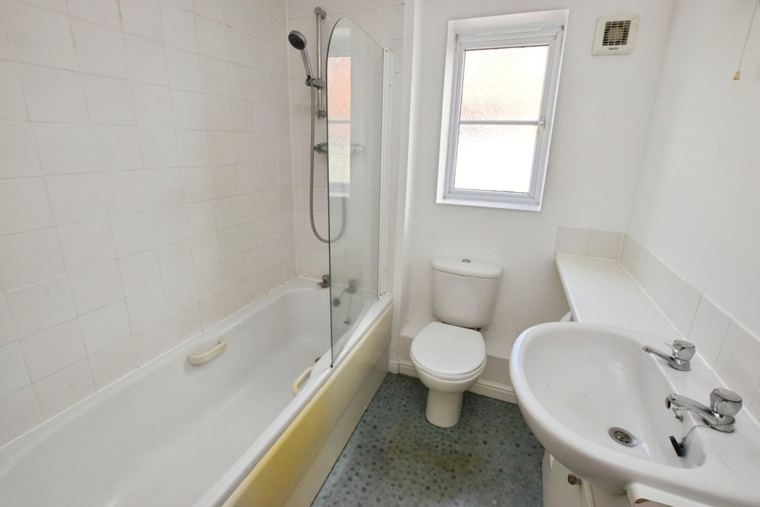 2 bedroom Flat for Sale Kinnerton Way