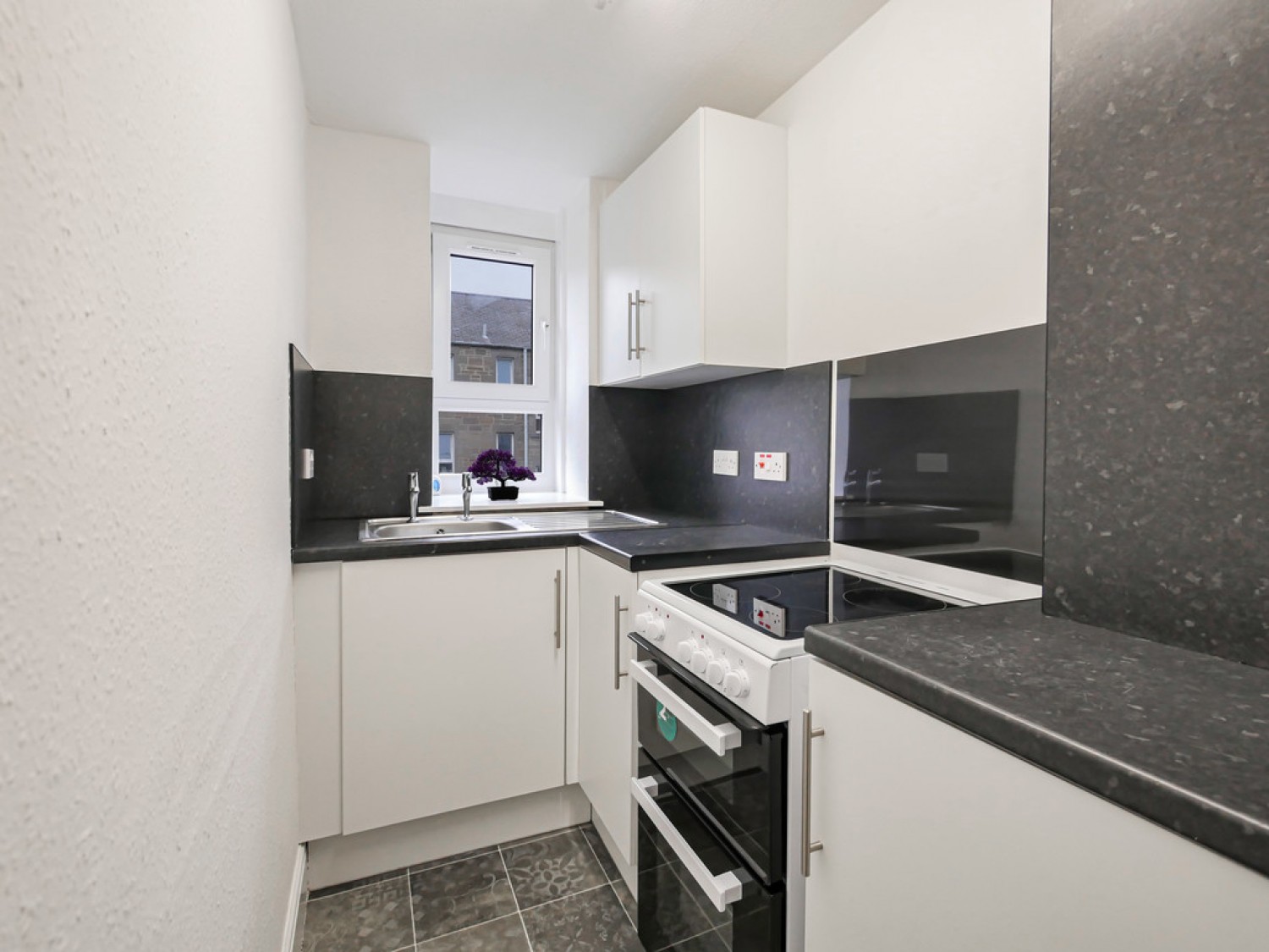 3/R 12 Park Avenue DD4 6PP