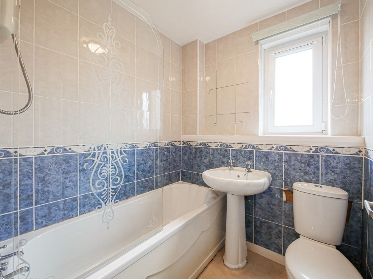 18 Traquair Gardens, Dundee, DD4 0TQ