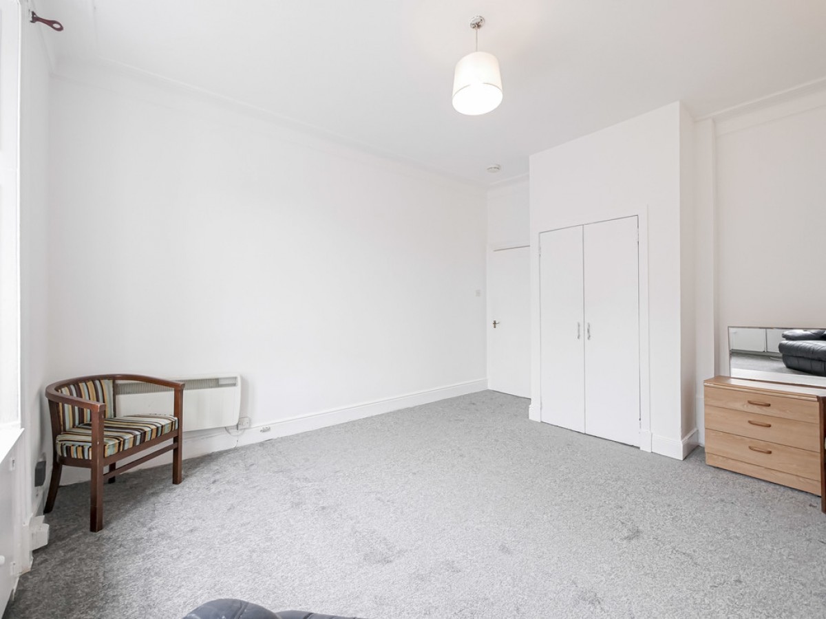 2/R, 6 Lawson Place