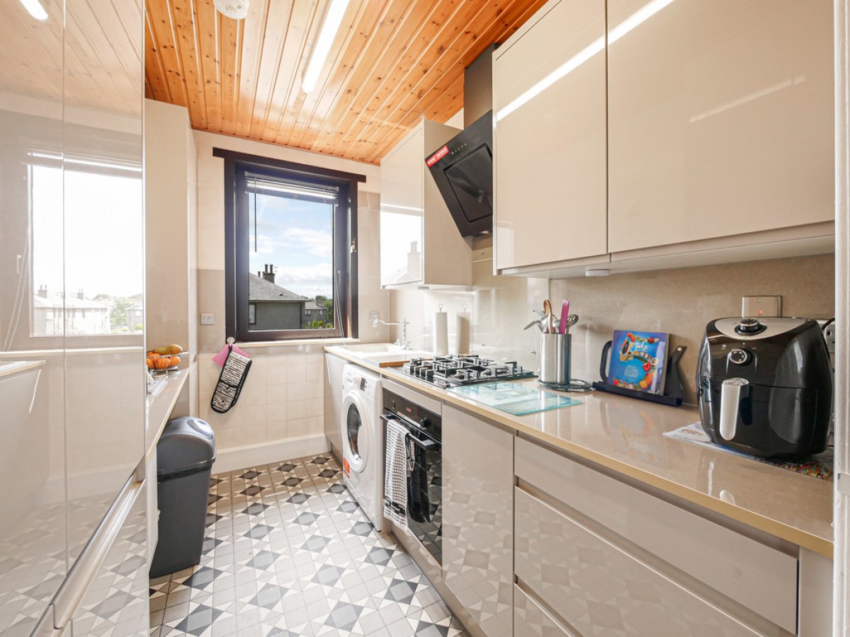 60 Glenprosen Drive Dundee DD3 8EP