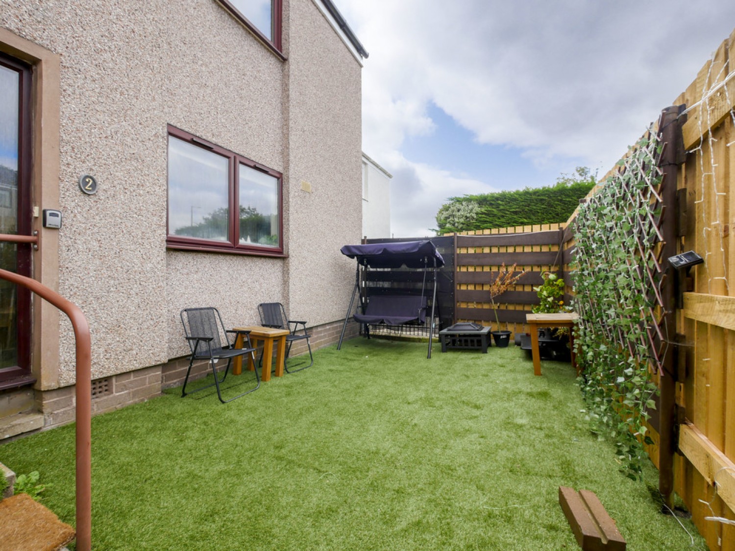 2 Kinneff Crescent Dundee DD3 9RE