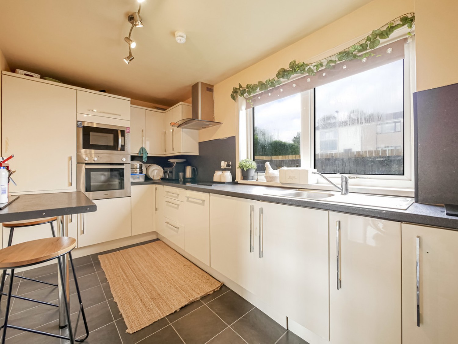 2 Kinneff Crescent Dundee DD3 9RE