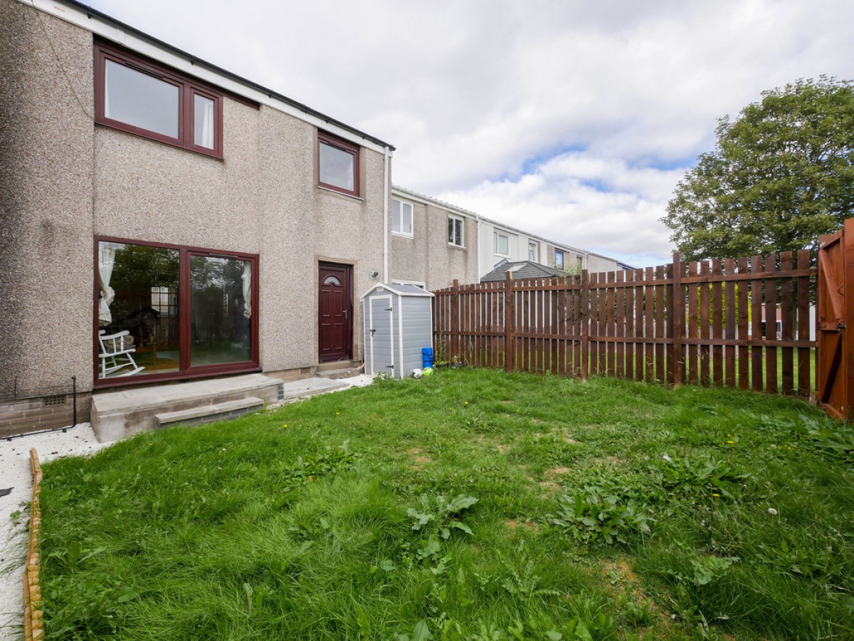 2 Kinneff Crescent Dundee DD3 9RE